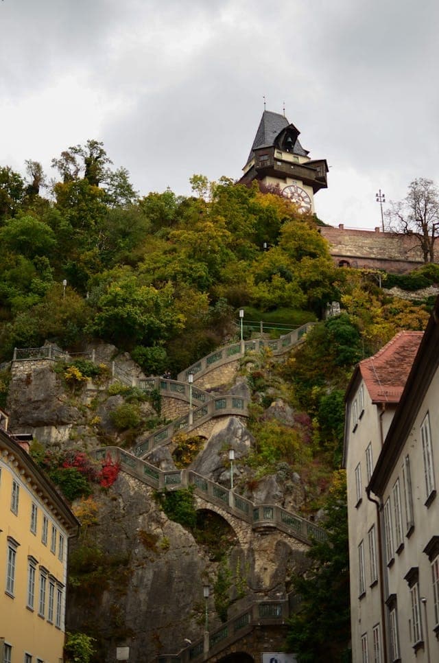 Sausaler Weinchalets & Graz: Wo Kultur auf Weingenuss trifft